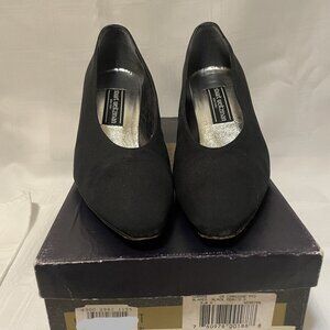 Stuart Weitzman Cornich Peau de Soie; Black Satin; Pointed Toe Pump; 9 AA